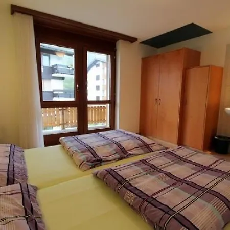 Golf Apartment *